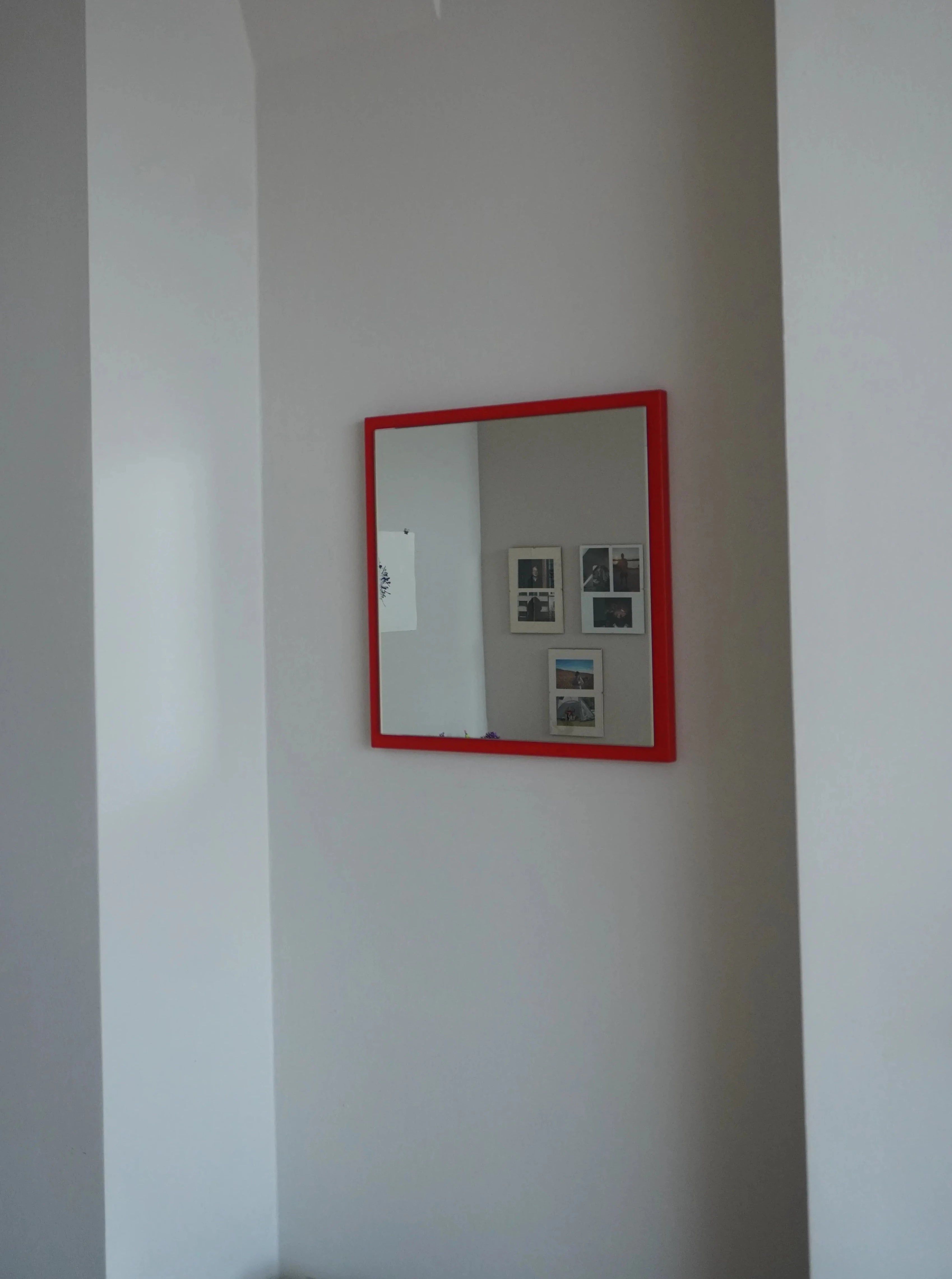 Spiegel "The basic mirror" Quadrat Rot