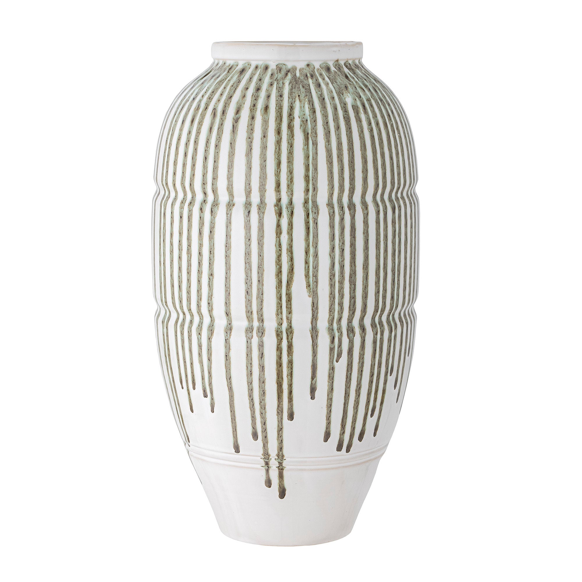 Die Scarlet Vase von Creative Collection ist eine hohe und wunderschöne handdekorierte Vase in Weiß mit einer grünen Laufglasur, perfekt für den Boden oder den Tisch und jedes Stück ein Unikat.
